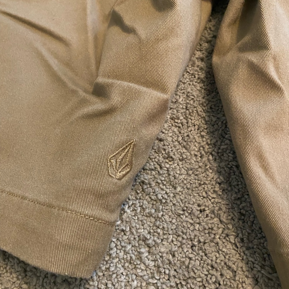 Volcom Khaki Shorts - Picture 4 of 6